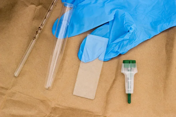 Kit médico para toma de muestras de sangre, guantes médicos — Foto de Stock