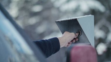 Elini çip elektronik engel güvenlik c koyar