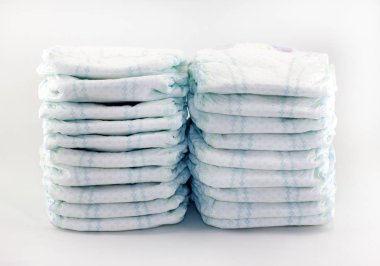 Beyaz bir arka plan üzerinde bebek bezi