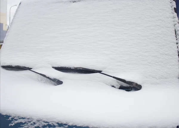 Vidrio de coche en la nieve — Foto de Stock