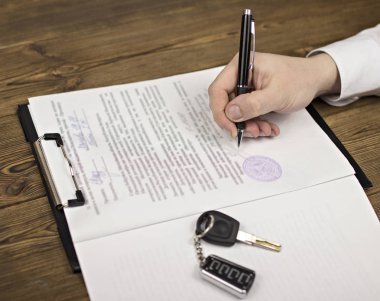 Satın alma bir araba, el, anahtarları, sözleşme, mühür, kalem