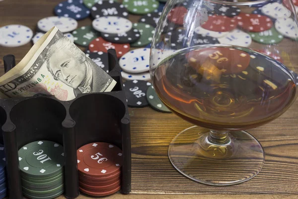 Покерні чіпси алкоголь — стокове фото