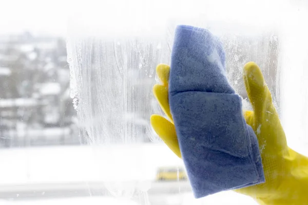 Washing the window in yellow gloves, close-up — Stock Photo, Image