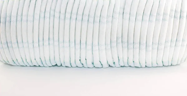 Fraldas para bebês fundo branco — Fotografia de Stock
