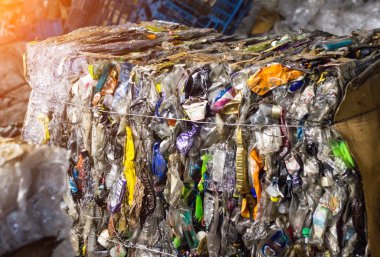 preslenmiş çöp, plastik şişe, yakın çekim, preslenmiş çöp