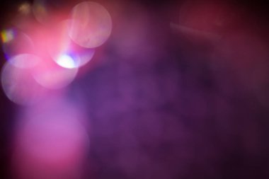 ufuk parlak ışık bulanık. Mercek parlaması. parlak noktalar. koyu arka plan, ışıltı