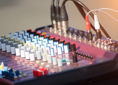 Dj müzik ses denetim masası, yakın çekim, açık, profesyonel, elektronik