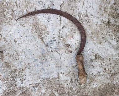 Beton zemin üzerine orak, arka plan çimento, orak