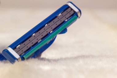 Erkeklerin sakal tıraş makinesi beyaz yumuşacık malzeme, makro, erkek tıraş, kopya alanı