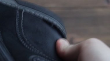 kalitesiz kış ayakkabı, yırtık ayakkabılar, garanti, kaza