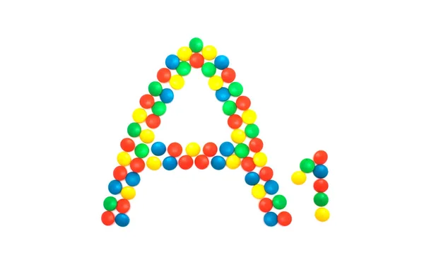Mehrfarbige Vitaminpillen, die mit dem Buchstaben Vitamin a1 ausgekleidet sind, Nahaufnahme — Stockfoto