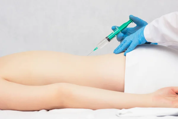 Hasta, Ozon tedavisi, iltihabı doktor omurga içinde ozon ve chondroprotector bir enjeksiyon yapar