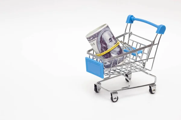 Dolarów pieniędzy na zakupy wózek na białym tle, koncepcja zakupu, sprzedaży waluty — Zdjęcie stockowe