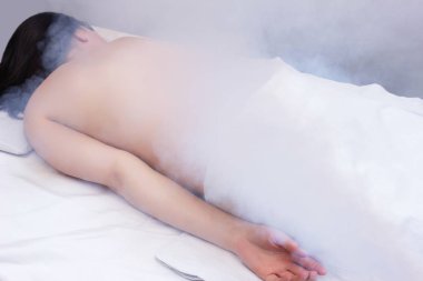 Arkadaki hastalıkları ve cilt osteochondrosis bir kızla ve fizyoterapi kriyoterapi, soğuk tedavisi, azote yardımıyla intervertebral fıtık tedavisi