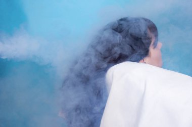 Yordamı restorasyon ve kız kriyoterapi, soğuk, cryomassage tedavisinde teline geliştirilmesi için