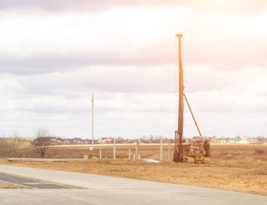 Temel inşaatı ve inşaatı kötü toprak, makine ve kazık için ekipman, hidrolik çekiç güçlendirilmiş beton sürüş yığınları üzerine