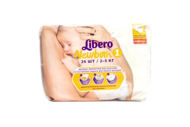 Bobruisk, Beyaz Rusya - 18 Mart 2019: Bebek bezi Libero'nun beyaz bir arka plan üzerinde paketlenmesi, izole