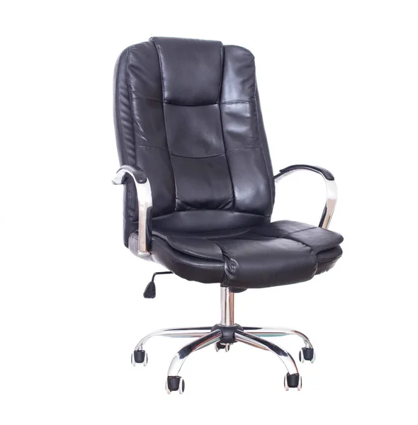 Новое офисное кожаное удобное кресло для руководящих должностей или офисных работников. Ортопедическое кресло для поддержки спины и снятия усталости и напряжения на белом фоне, изолировать — стоковое фото