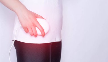 Fizyoterapi manyetik ve lazer terapisi yardımıyla kalça eklem tedavisi, eklem ağrı ve inflamasyon eliminasyon, kopya alanı, ankilozan spondilit