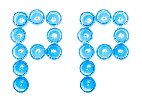Сині пластикові банки на білому тлі слово PP, поліпропілен, ізольовані, код переробки — стокове фото
