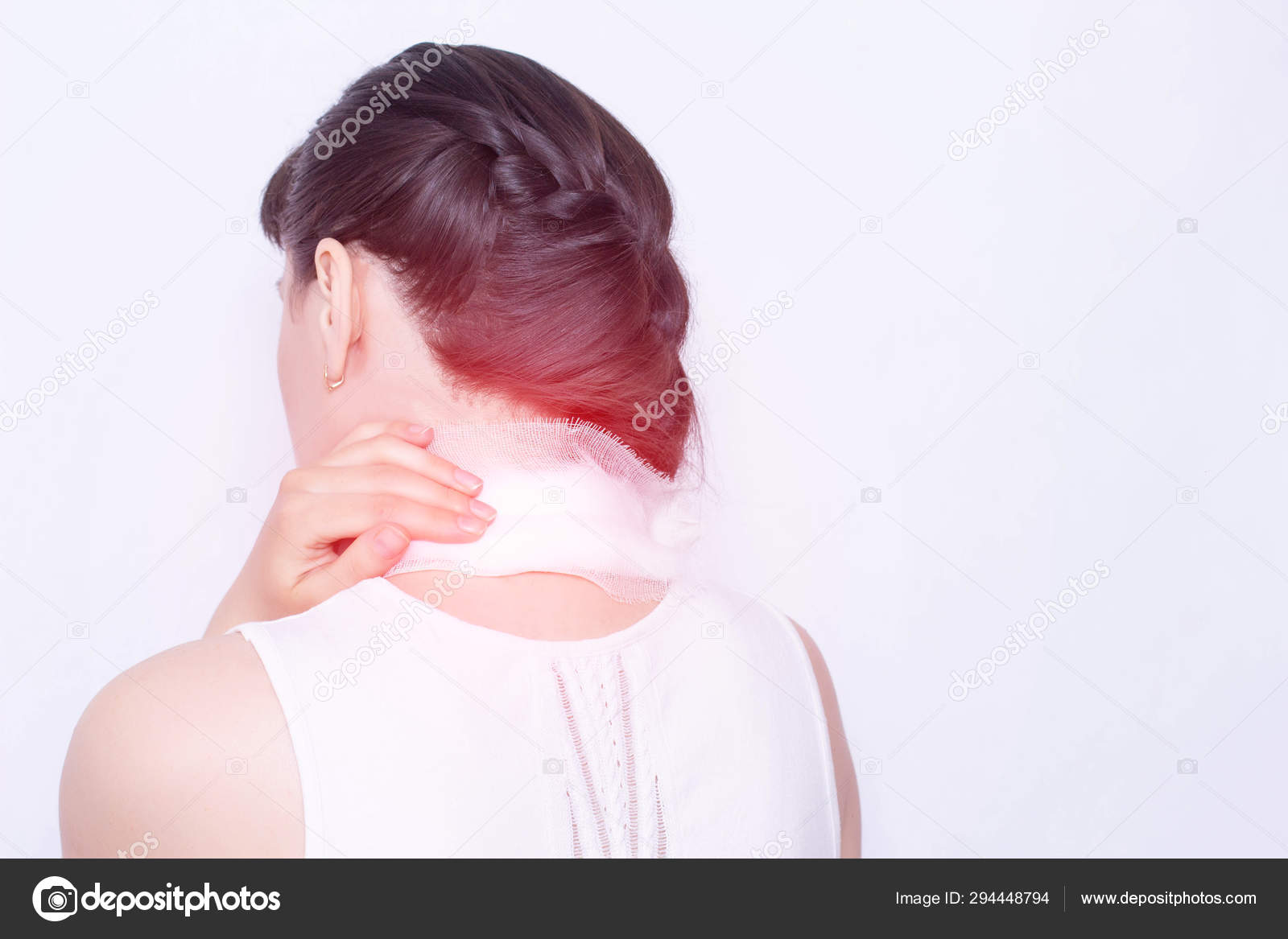 Компресс на затылок. Компресс на шею при боли. Шишка на шее при остеохондрозе. Согревающий компресс на шею. Компресс на затылок.