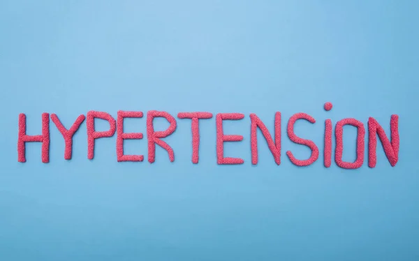 Inscription hypertension on a blue background concept of medicine and hypertension, increased blood pressure, hypertensive crisis — Stock Photo, Image