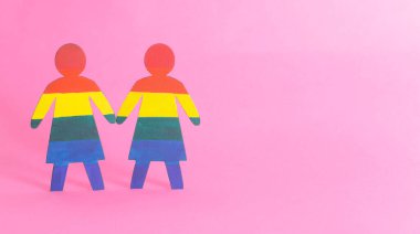 Pembe arka planda iki Igbt bayrak kadın simgesi. Lezbiyen ve biseksüel kızlar konsepti, metin için kopyalama alanı, samimi