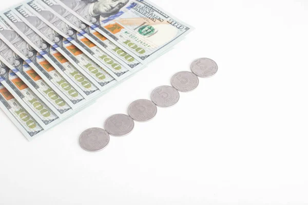 Hryvnia Ucraniana Lado Del Dólar Sobre Fondo Blanco Aislar Concepto — Foto de Stock