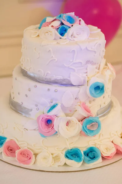 Bolo Decorado Com Rosas Para Casamento — Fotografia de Stock