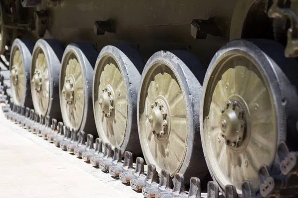 Askeri teçhizat ın tekerlekleri