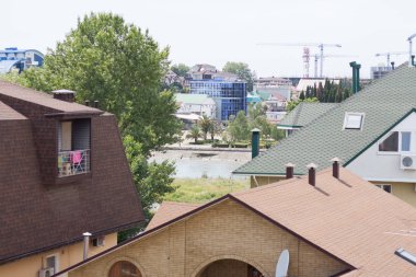 Sochi evlerin çatıları. Adler bölgesi. Haziran 2018