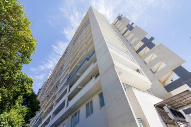 Sochi içinde bina yeni bir yüksek katlı. Adler bölgesi. Haziran 2018