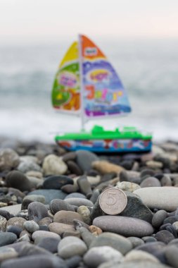 Oyuncak yat sahilde