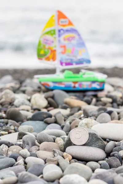 Oyuncak yat sahilde