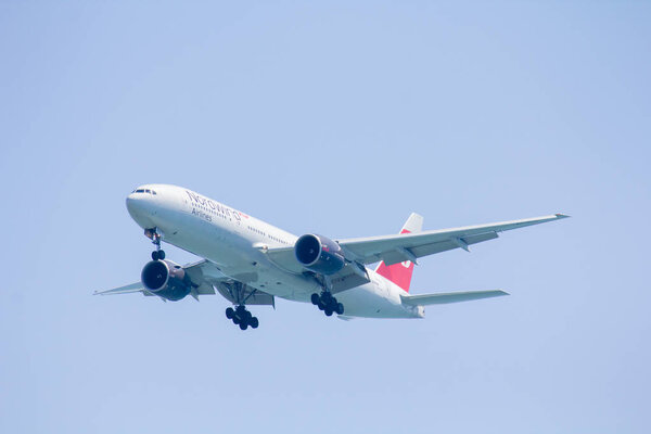 Passenger aircraft comes to land