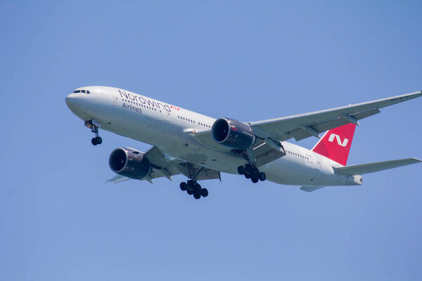 Passenger aircraft comes to land