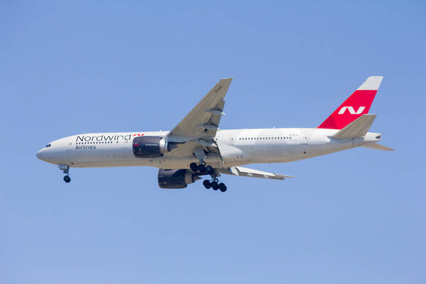 Passenger aircraft comes to land