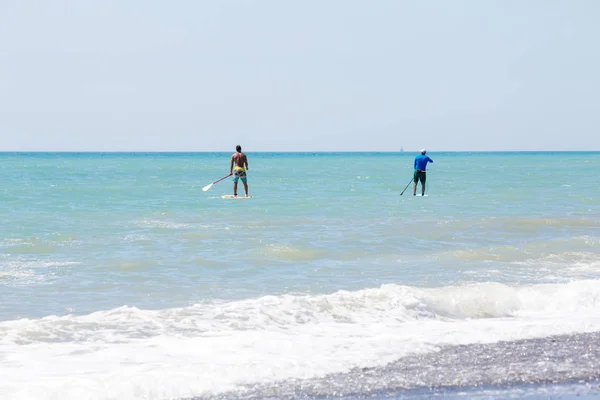 Los Surfistas Esperan Ola — Foto de Stock