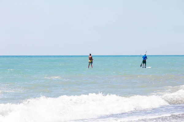 Les Surfeurs Attendent Vague — Photo