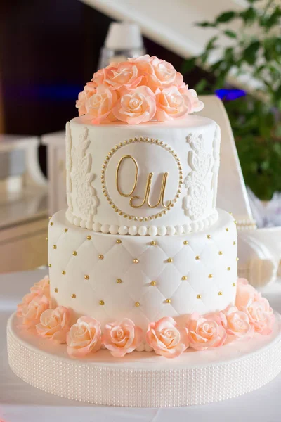 Sweet wedding cake with roses