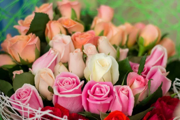 Hermoso Ramo Con Rosas Diferentes Colores — Foto de Stock