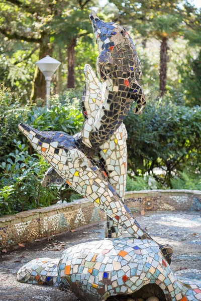 Skulptur Mit Delfinen Einem Verlassenen Brunnen Einem Park Sotschi — Stockfoto