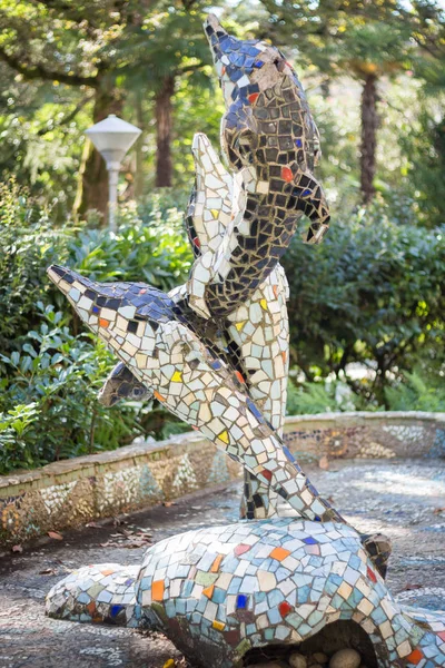 Skulptur Mit Delfinen Einem Verlassenen Brunnen Einem Park Sotschi — Stockfoto