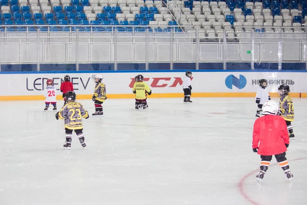 Szkolenia Dla Dzieci Drużyny Hokejowej Soczi — Zdjęcie stockowe