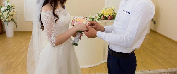 Bride Puts Ring Groom — Stock Photo, Image