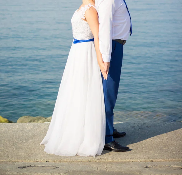 Recém Casados Estão Beira Mar — Fotografia de Stock