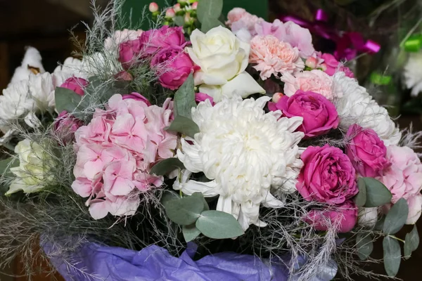 Hermoso Ramo Cumpleaños Con Diferentes Flores — Foto de Stock