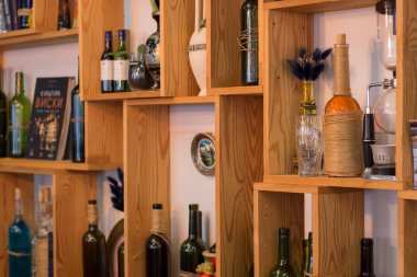 Bardaki şişelerin içi