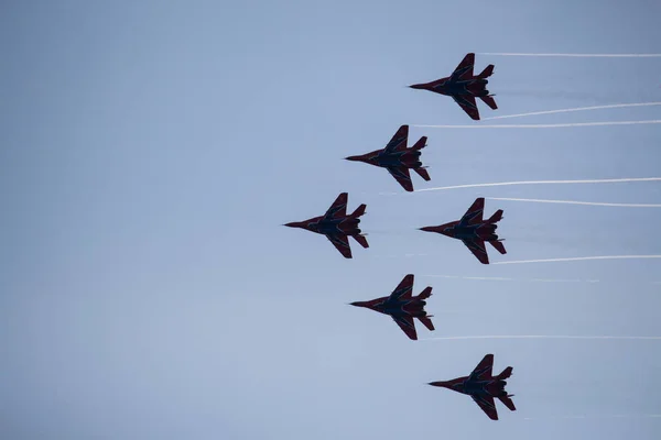 Wydajność Powietrza Grupa Jerzyki Air Show Soczi — Zdjęcie stockowe