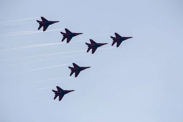 Wydajność Powietrza Grupa Jerzyki Air Show Soczi — Zdjęcie stockowe